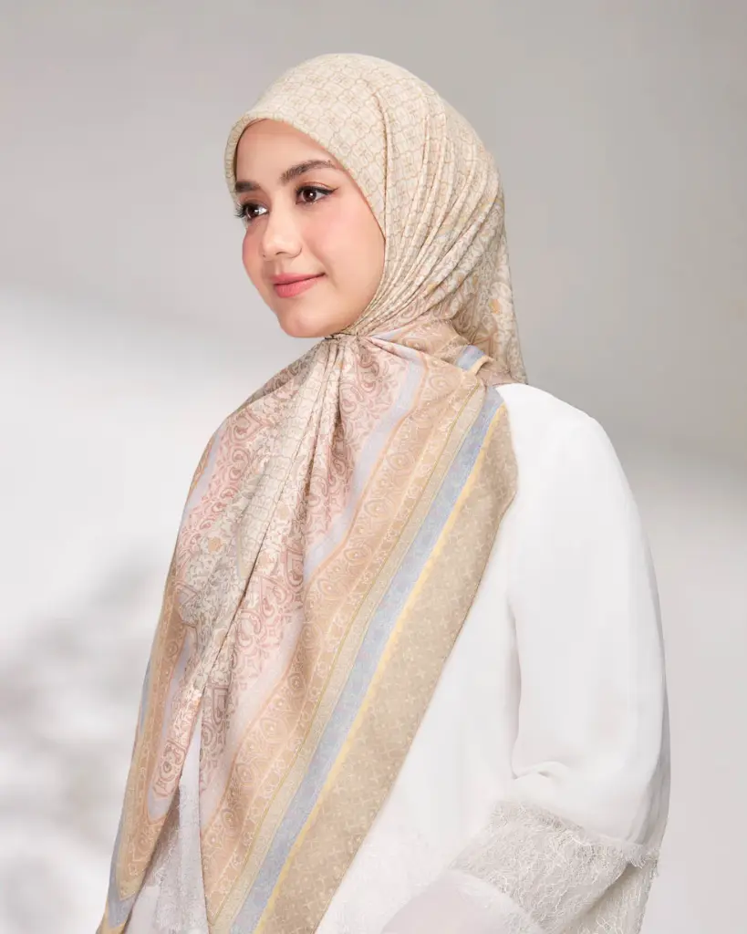 LUBNA_SIDE.webp