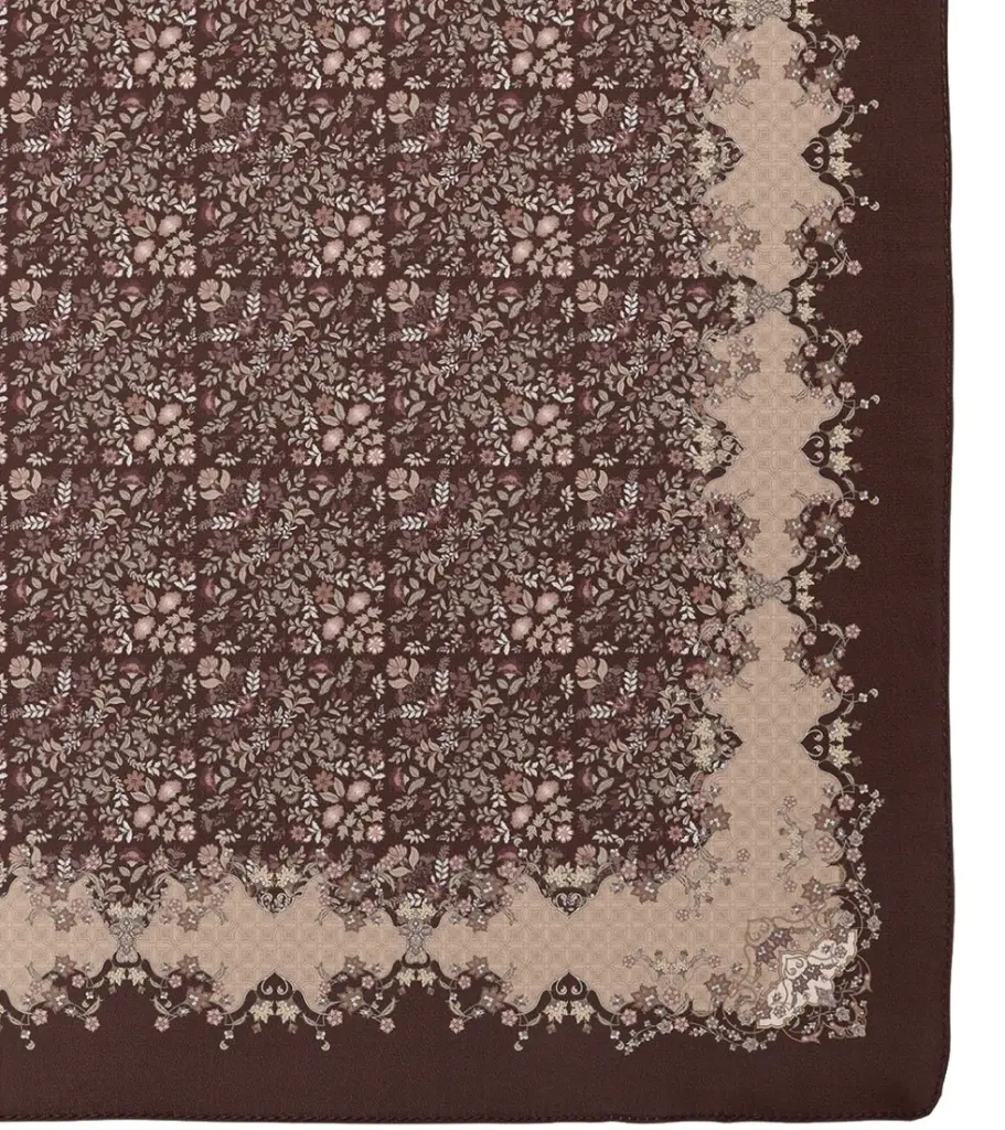 HENNA_CLOSE_UP_MOCKUP_COCOA.webp